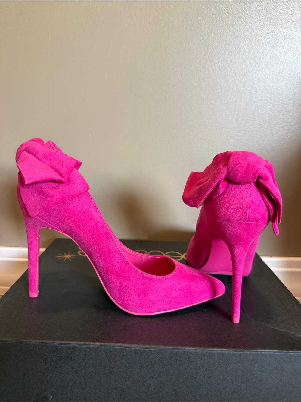 Shoe Dazzle Hot Pink Suede Bow Stiletto Pumps